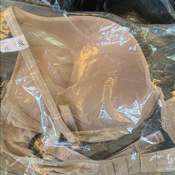 Victoria's Secret Nude/Black Push-Up Bra Set - Picture 2 of 4